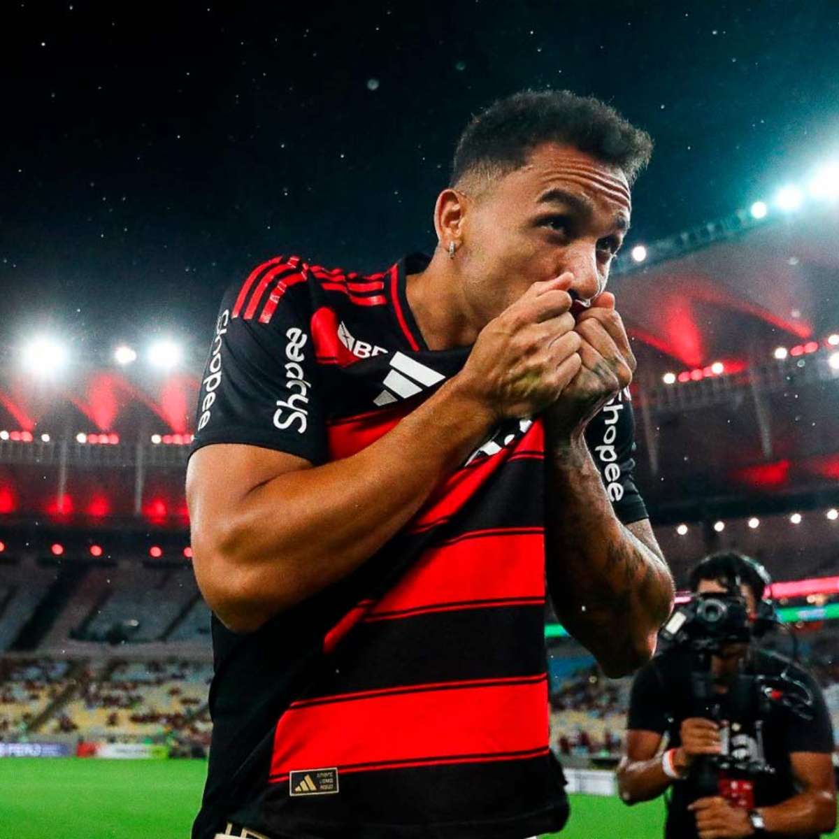 Jogador do Fla, Danilo revela "drama" com filho torcedor do Flu