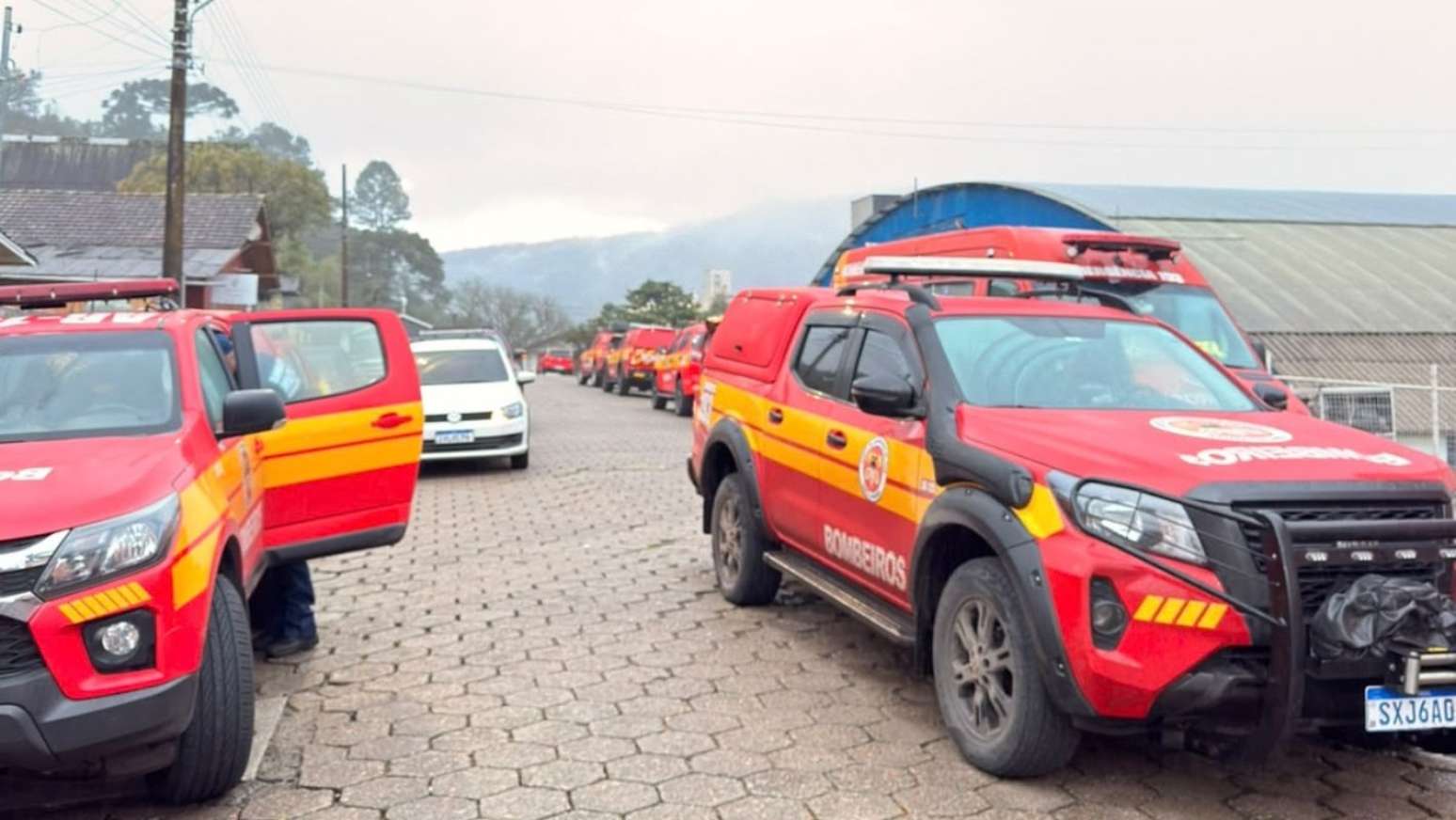 Corpo de Bombeiros de SC continua buscas por helic&oacute;ptero onde estava Rick, da dupla com Renner