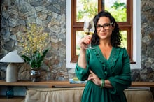 Vera Mirandez celebra os 30 anos de Dona Deôla no endereço da padaria da avó