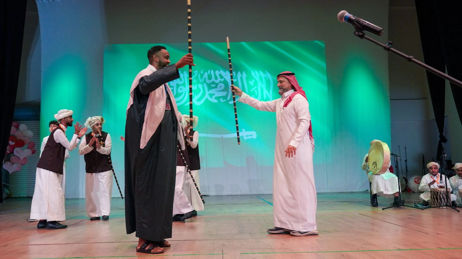 Estudantes internacionais abraçam a cultura saudita no Dia Nacional