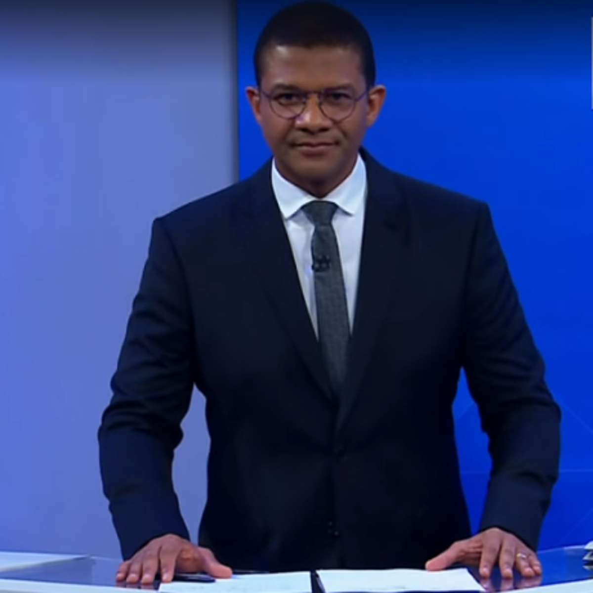 João Campos cita patrocínio de bets a Globo, e emissora faz editorial em debate de PE