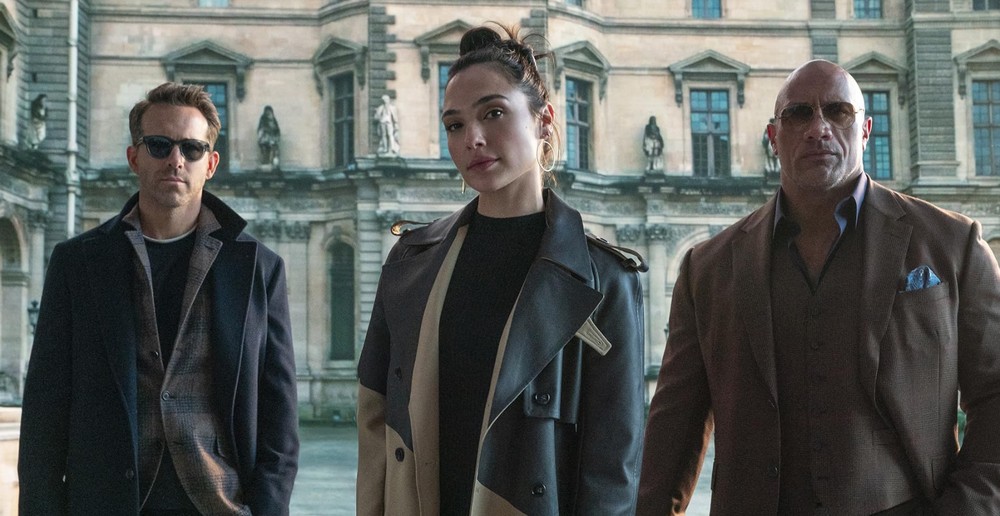 Alerta Vermelho (2021) contou com ninguém menos que Ryan Reynolds, Dwayne "The Rock" Johnson e Gal Gadot — Foto: Divulgação/IMDb