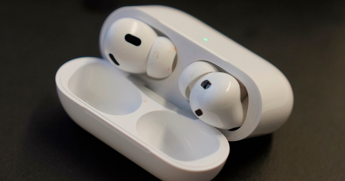 Imagem relacionada à notícia: EUA aprova AirPods Apple para ser usada como aparelho auditivo
