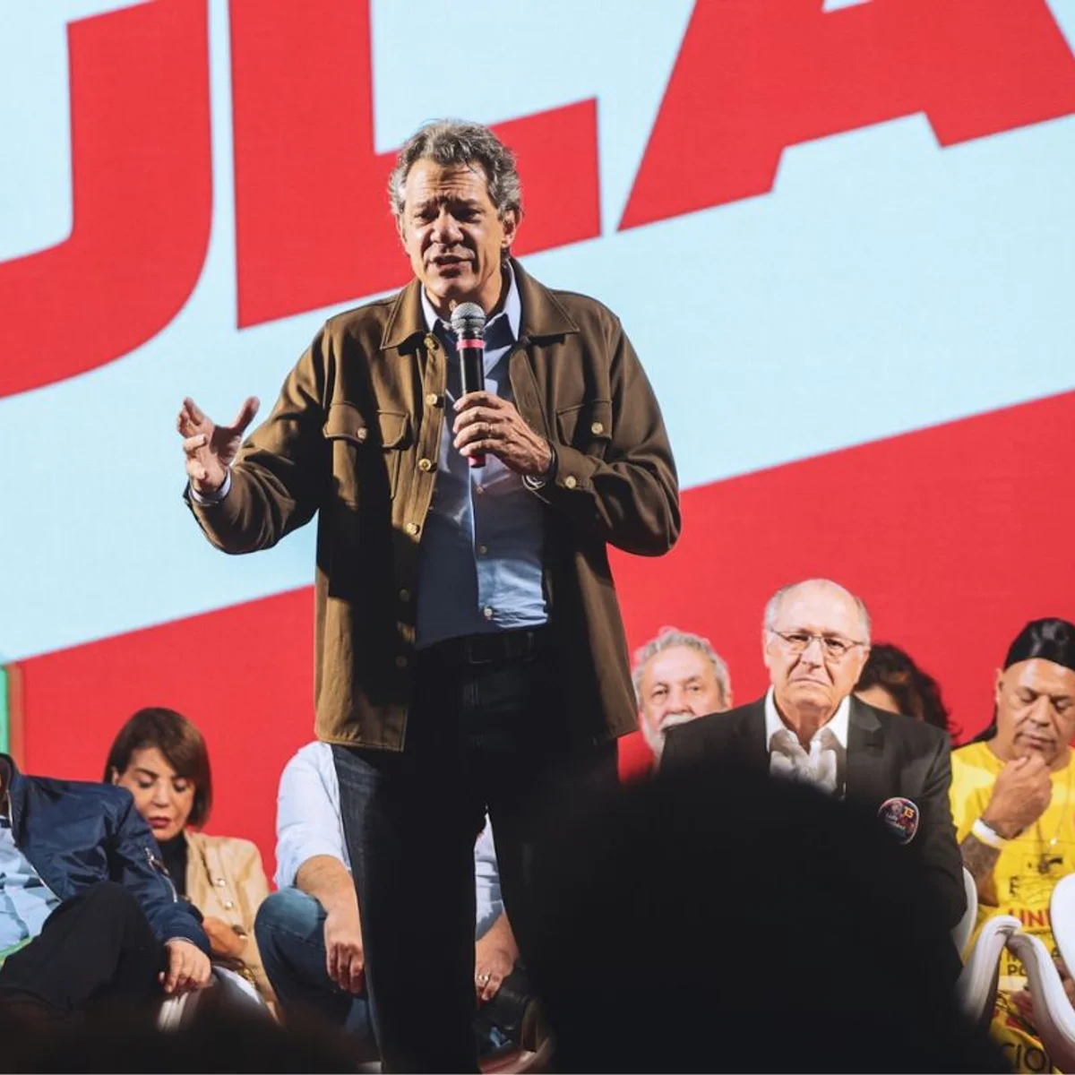 Haddad diz que 2026 “não está fácil” e ataca extrema-direita durante evento
