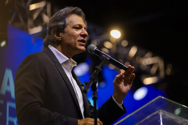 Haddad usa ausência de Tarcísio em debate em nova propaganda eleitoral - destaque galeria