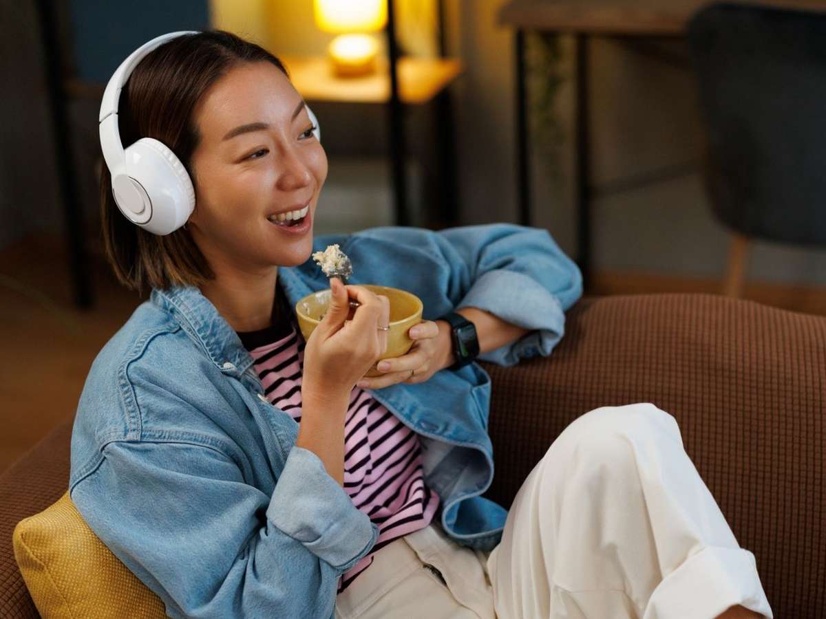 Sua playlist pode influenciar o que você escolhe comer, aponta estudo