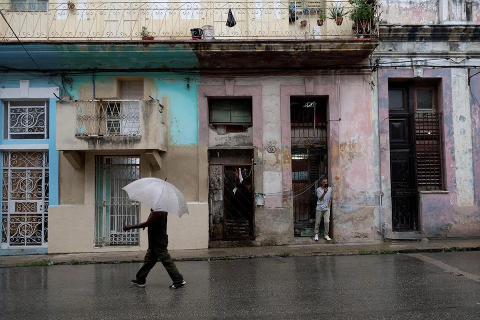 EUA apertam regras de viagem para Cuba e restringem o setor bancário privado