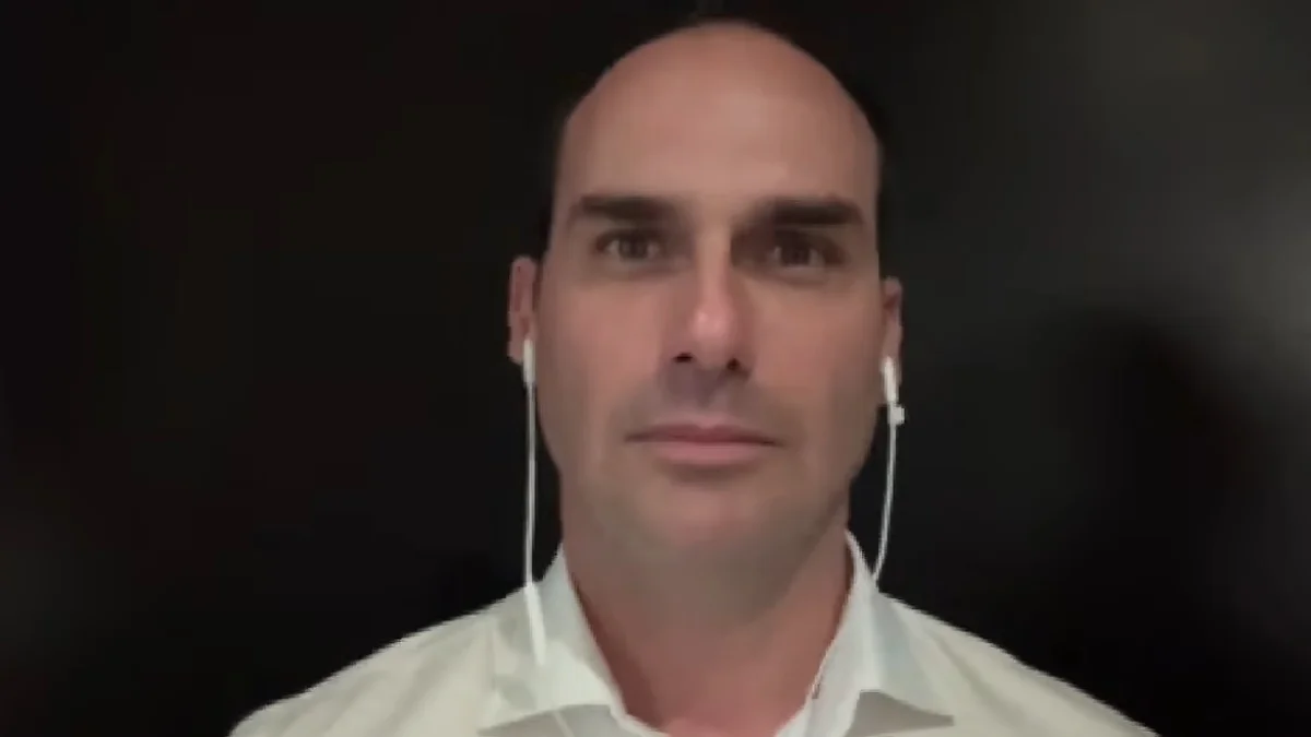 "Se prostitui por cargo", insinua Eduardo Bolsonaro sobre Simone Tebet
