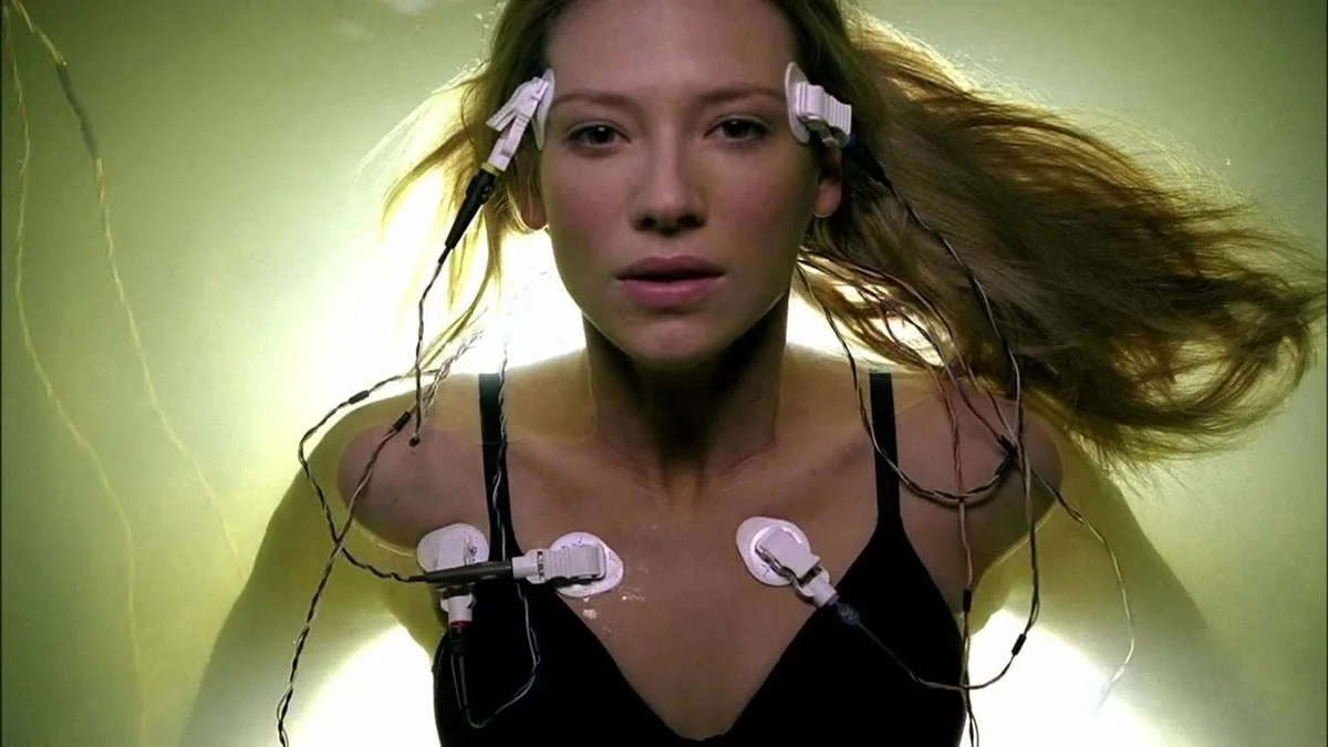 Imagem da matéria: Mistura de Arquivo X com Lost: série cult de ficção científica bomba no Prime Video