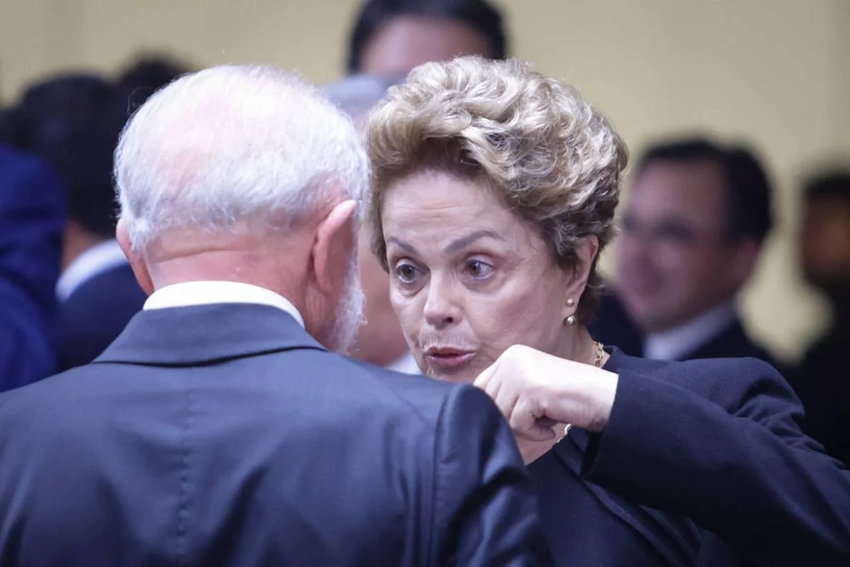 Imagem colorida mostra Dilma e Lula - Metrópoles