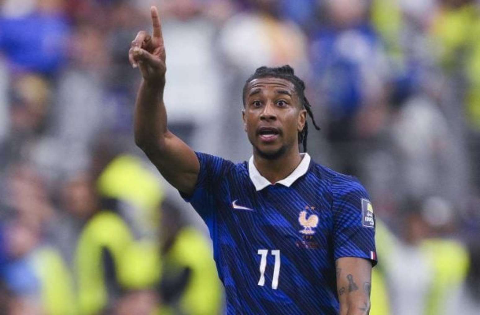 Foto: David Ramos/Getty Images - Legenda: Olise sai do banco e decide vit&oacute;ria da Fran&ccedil;a sobre a B&eacute;lgica / Jogada10