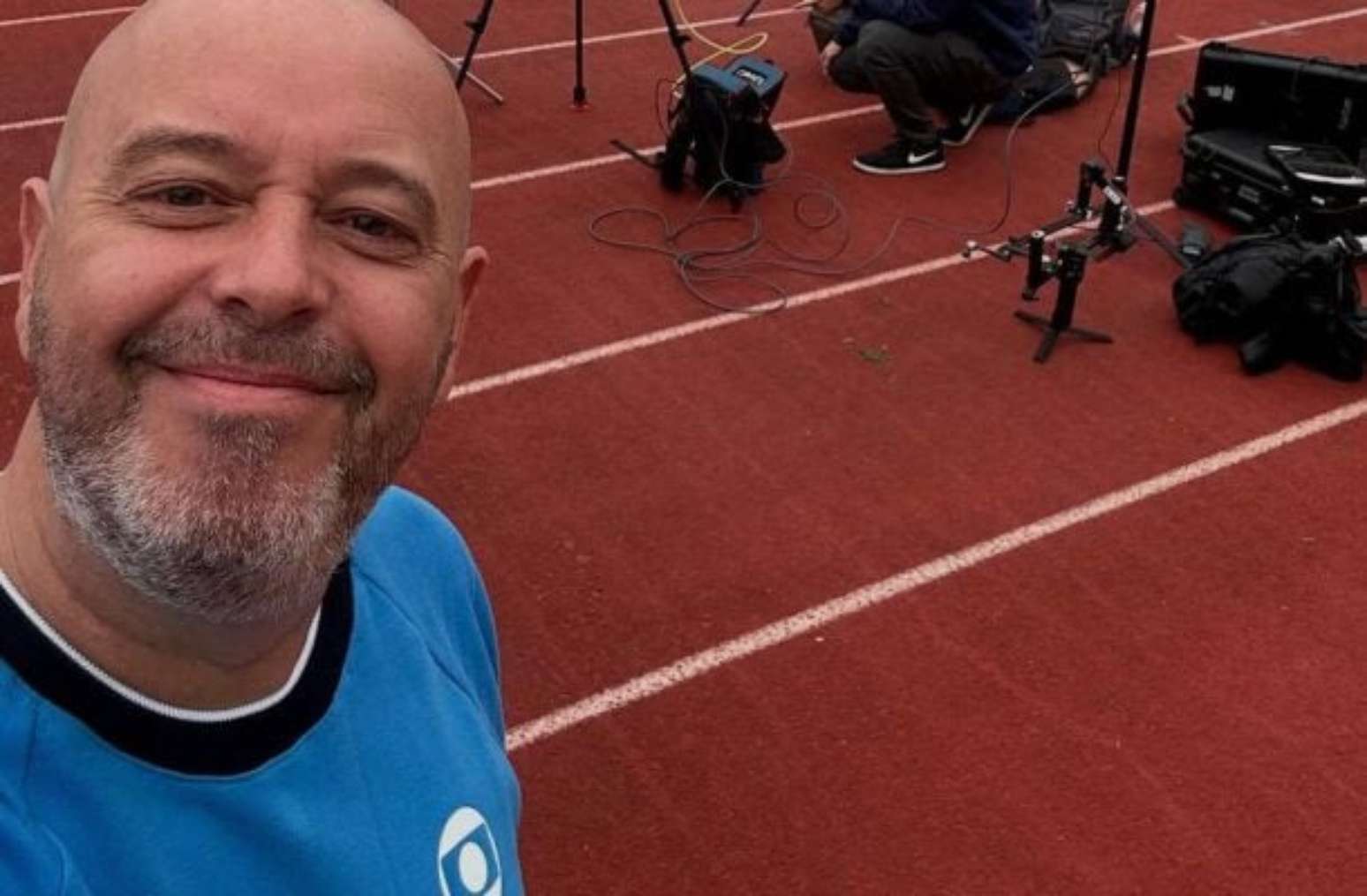 Alex Escobar est&aacute; de volta &agrave; TV depois de ter passado mal na Copa do Mundo &ndash;