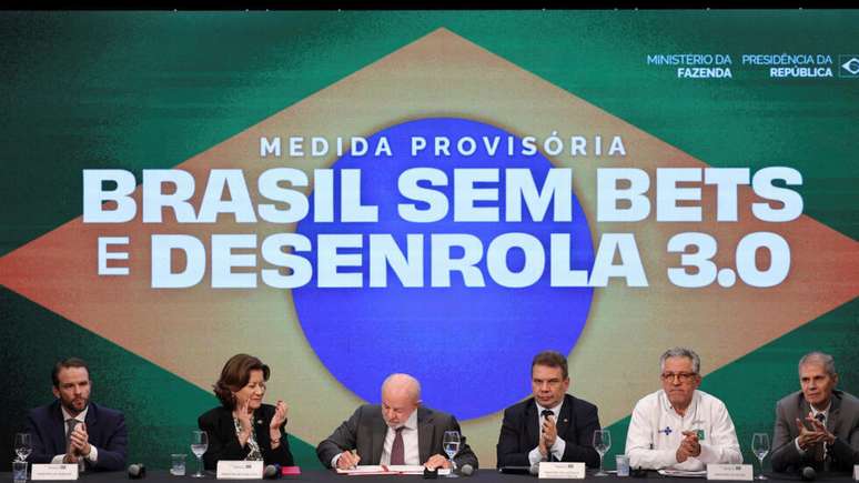 Semana decisiva da campanha no Brasil tem guerra santa, debate sobre bets e apelo da direita por voto útil