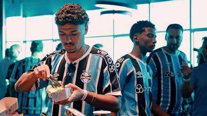 Camarote da Arena do Grêmio tem barbearia e até estúdio de tatuagem