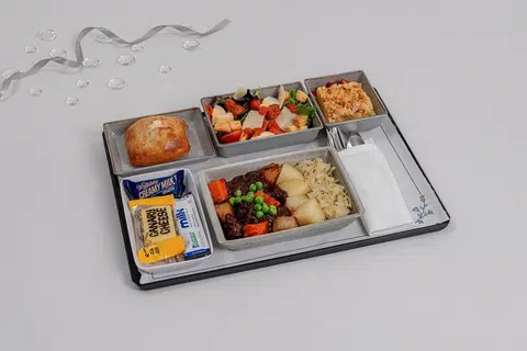 Passageiros da SIA em todas as classes recebendo novas opções de refeições e bebidas antes das atualizações dos assentos