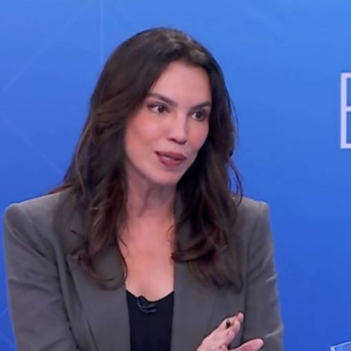 Apresentadora da Globo erra nome de candidato e é corrigida por Garotinho no Rio