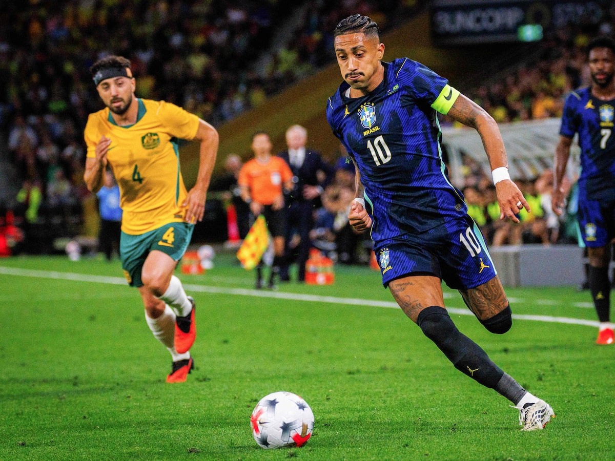 Raphinha deixa jogo da seleção sentindo a coxa e pode ser mais uma ‘vítima’ da Data Fifa