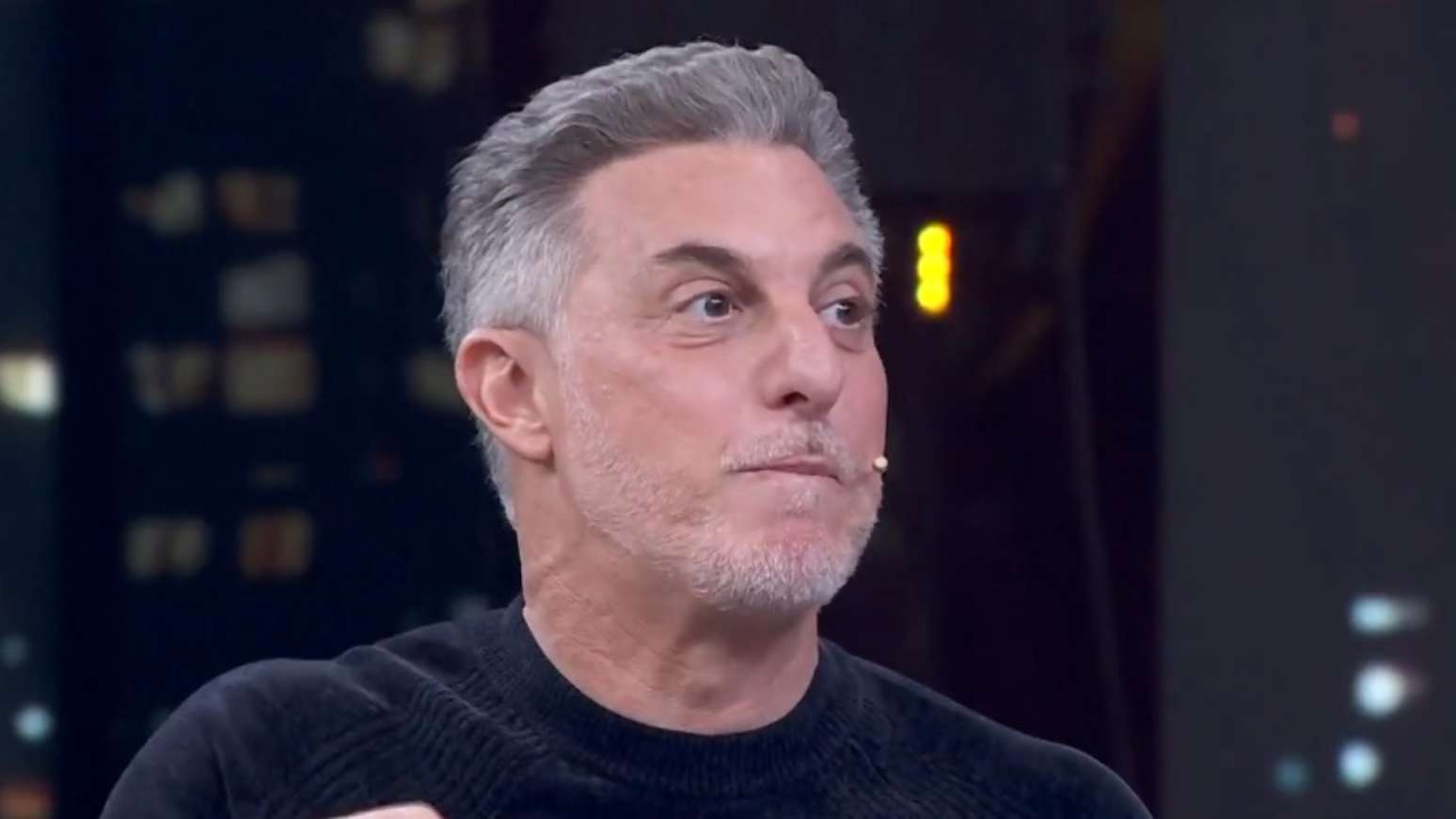 Luciano Huck no Doming&atilde;o (Reprodu&ccedil;&atilde;o/TV Globo)