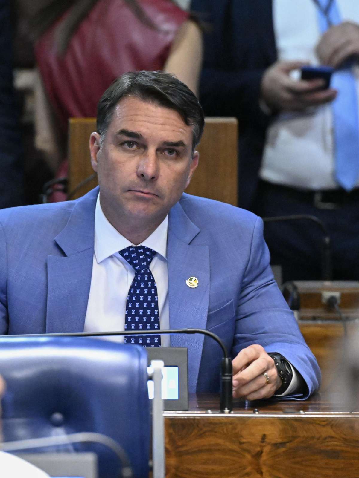 Ex-sócio de Flávio Bolsonaro relata pagamento de Rolex, encontros de senador com gp e lobby com Kassio, diz site