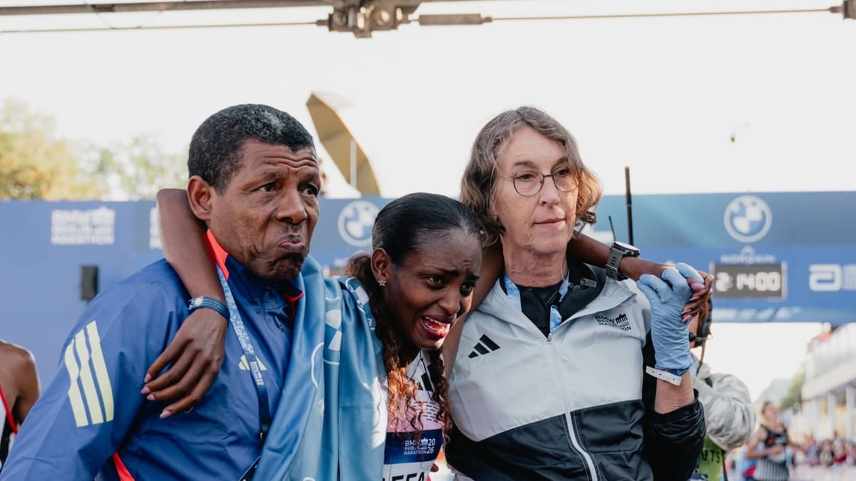 Tigst Assefa se consagró campeona, pese a sufrir una rotura completa y compleja del tendón de Aquiles de la pierna derecha (Foto: Instagram/@berlinmarathon)
