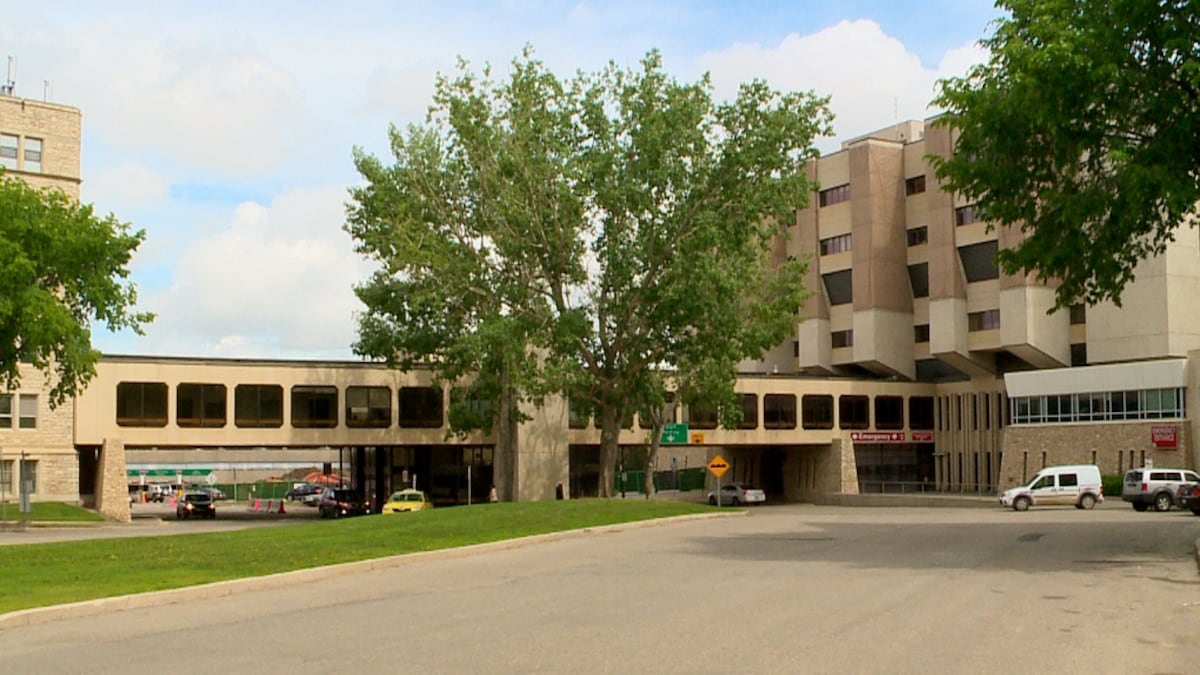 Family of Saskatoon woman who died after ankle surgery was delayed calling for answers