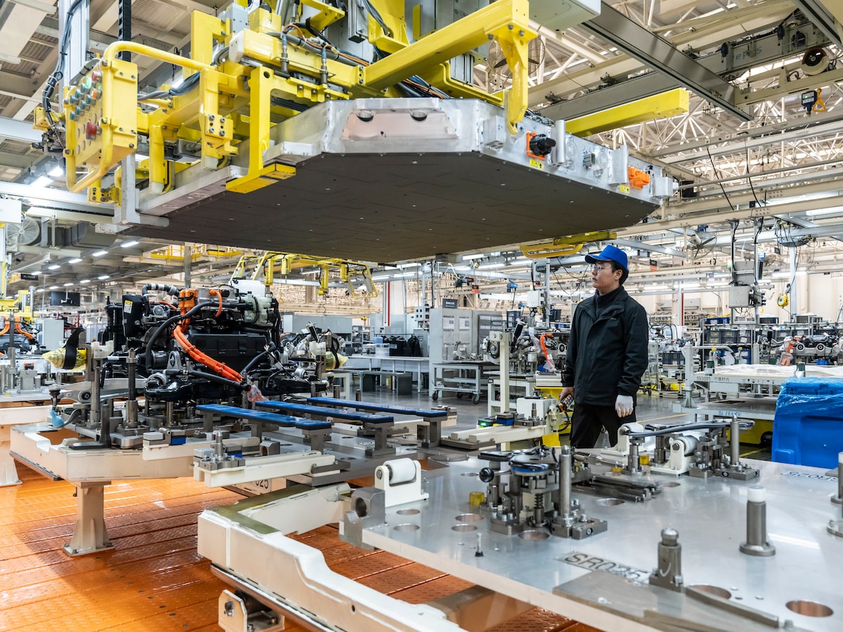 China já produz carros suficientes para atender ao mercado interno, aos EUA e à Europa
