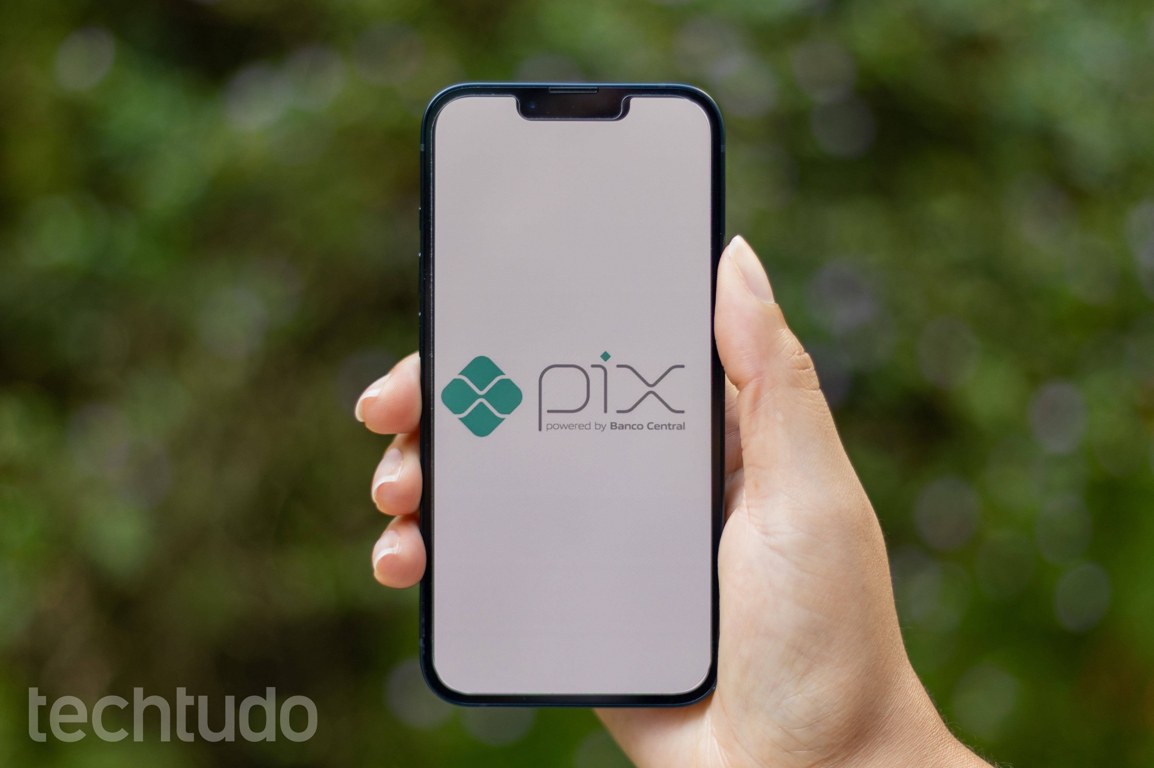 Pix por aproximação muda em outubro e deixa de ter teto de R$ 500; entenda