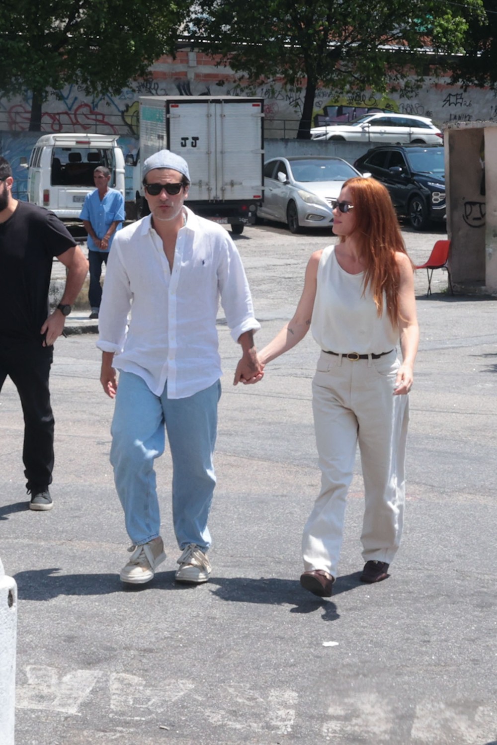 Bruno Gagliasso no velório do pai com Giovanna Ewbank — Foto: Victor Chapetta/BrazilNews