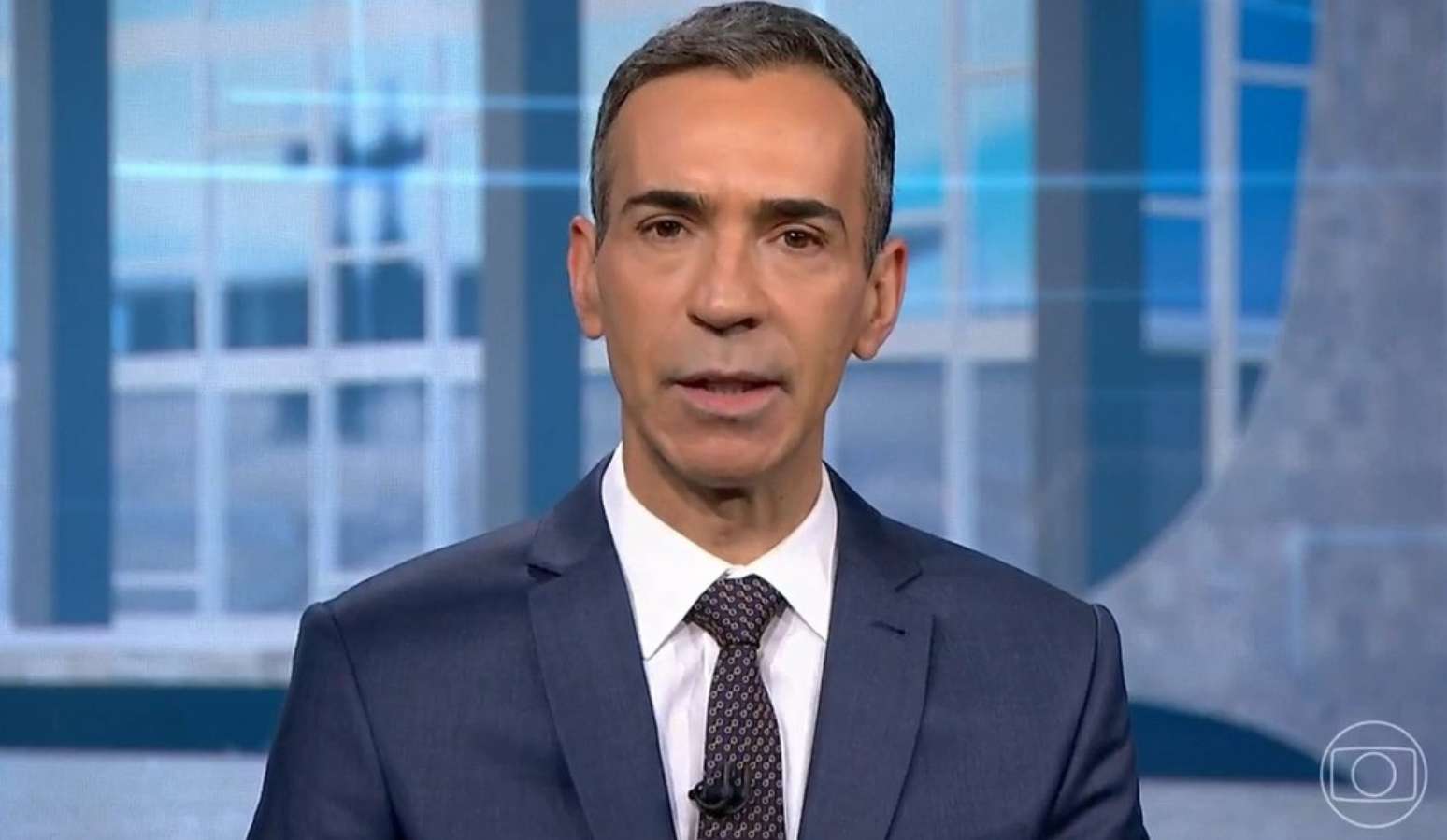 Titular do 'JN' desde novembro de 2025, C&eacute;sar Tralli estreia como mediador do debate presidencial