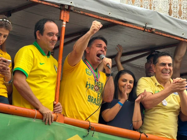 Aliados veem erro de Flávio em crítica à CNBB