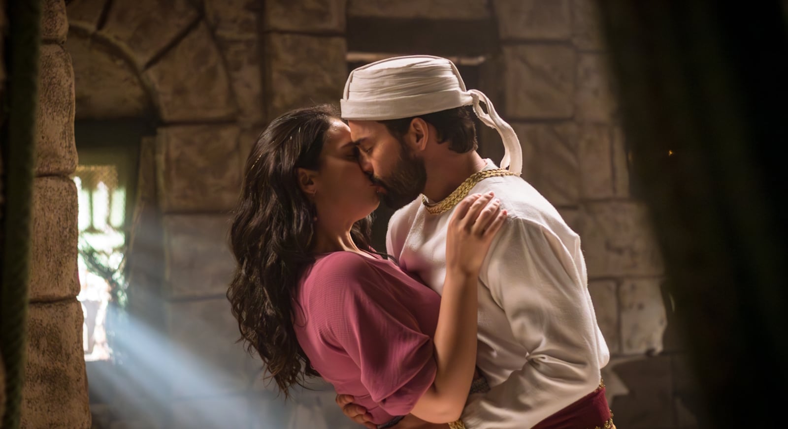 Amor de Amália e Semaías conquistou os fãs da série Divulgação/Seriella Productions