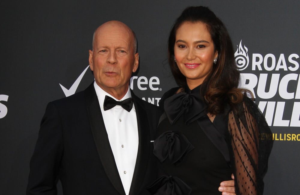 Esposa de Bruce Willis dá detalhes sobre rotina com o ator e rebate mitos sobre demência