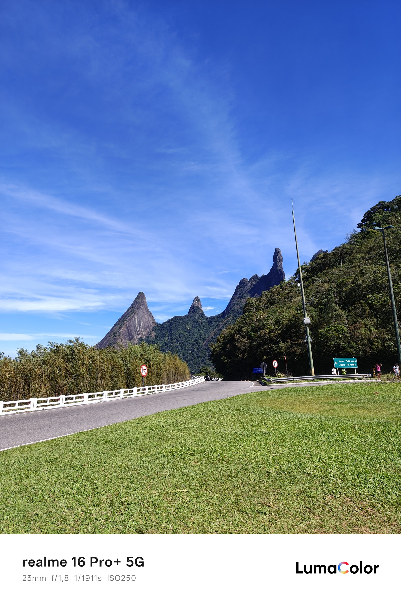 Cadeia de montanhas em Teresópolis; foto tirada com a câmera principal do realme 16 Pro+ — Foto: Ana Letícia Loubak/TechTudo