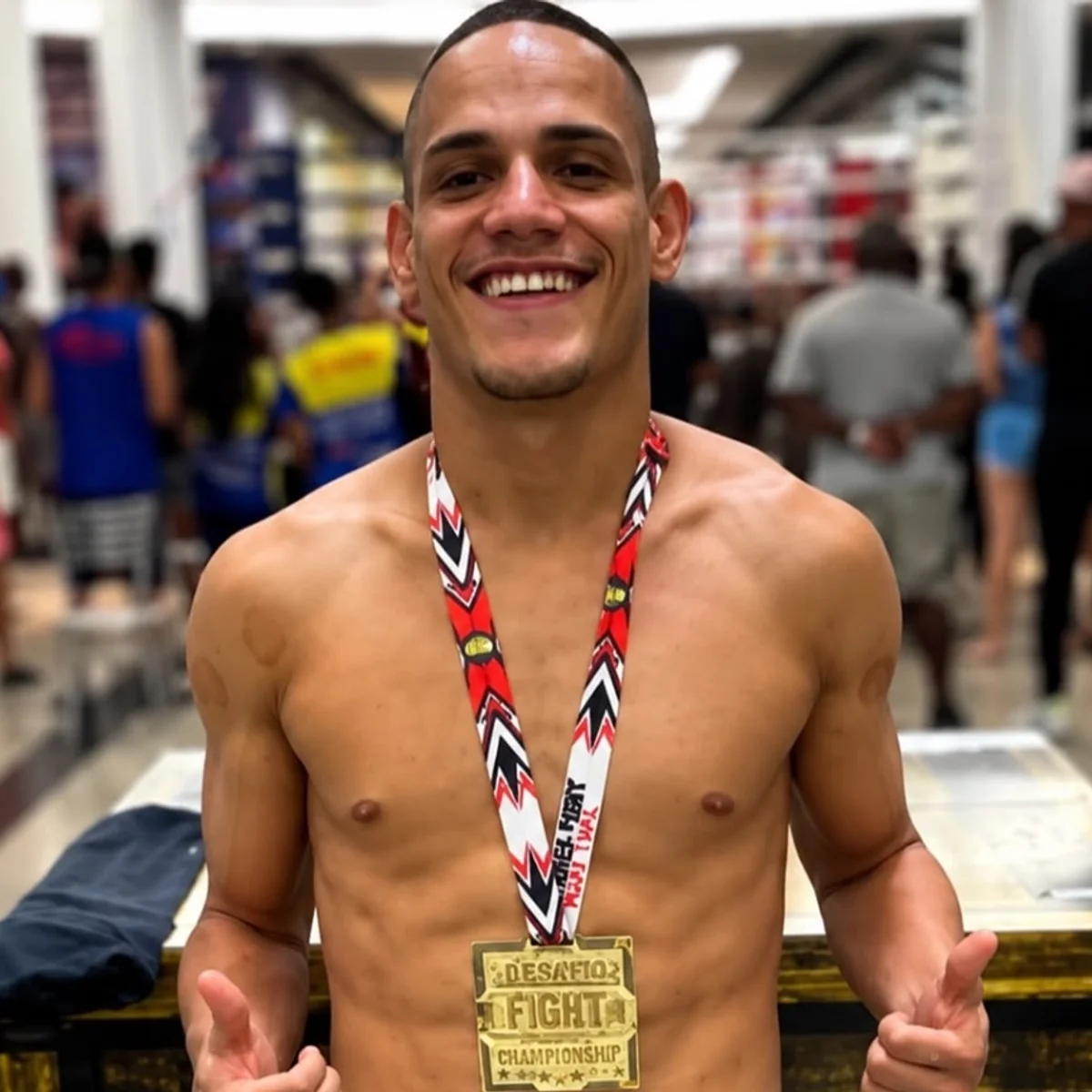 Lutador de muay thai é morto a tiros dentro de bar no Rio de Janeiro