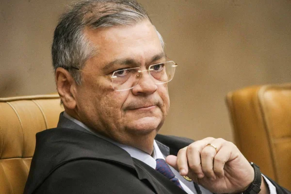 Dino aponta "onda de ataques" a imagens religiosas e manda PF investigar