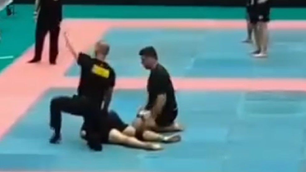 Mulher detalha situação de lutador que sofreu golpe ilegal: 'Só mexe o antebraço, do peito para baixo não sente nada'