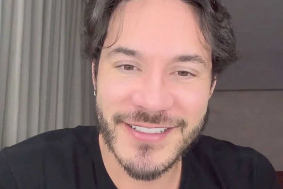 Foto colorida do ex-BBB Eliezer