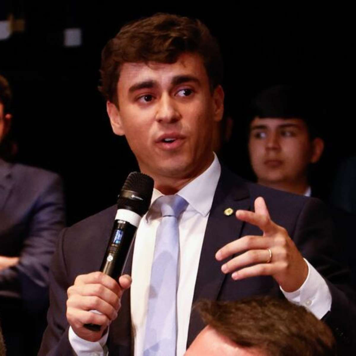 Nikolas acusa Rubel de censurar vídeo contra Lula e chama cantor de 'covarde'