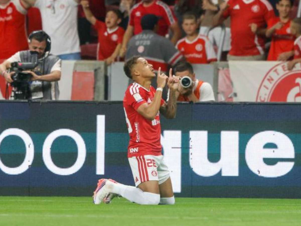 Internacional vence duelo direto e deixa Corinthians à beira do Z4