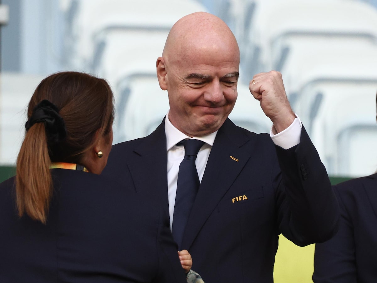 Jornal inglês revela salário não declarado de Infantino para bancar vida luxuosa em Miami