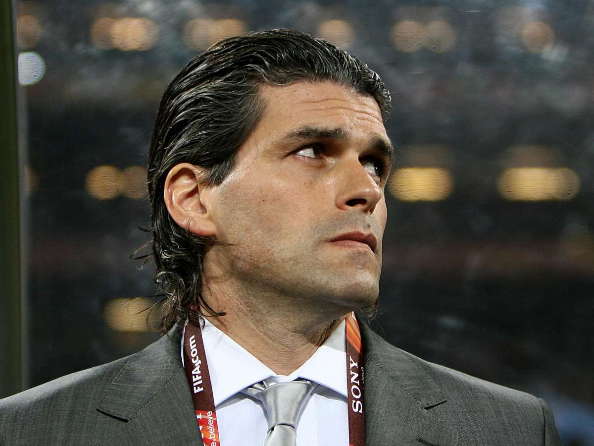 Ex-jogador do Fla e Palmeiras é acusado de vender diplomas falsos de técnico a astros brasileiros, diz site