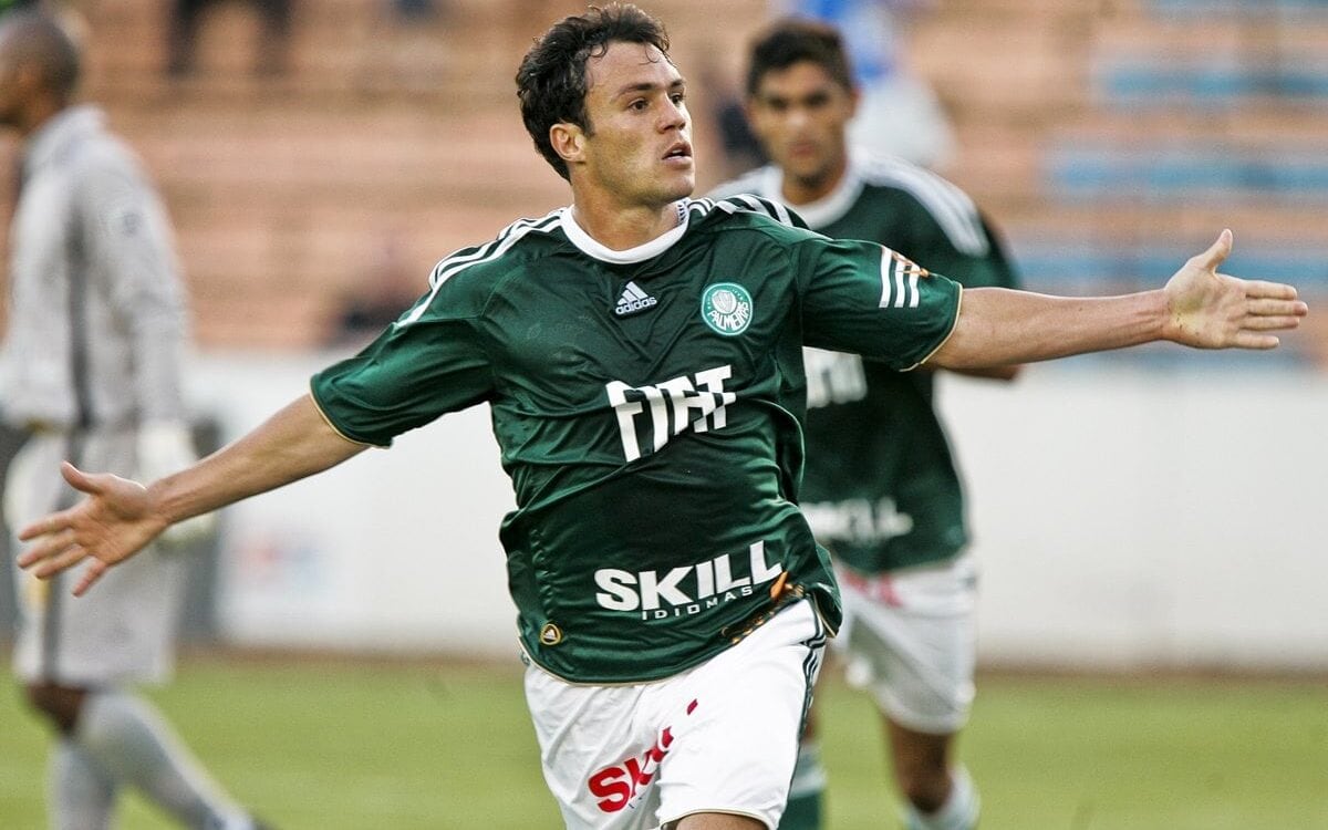 ‘O São Caetano sabia. O Serginho jogava com problema cardíaco.’ ‘Medo? Tive quando a torcida do Corinthians invadiu o Pacaembu para nos pegar.’ Silvio Luiz