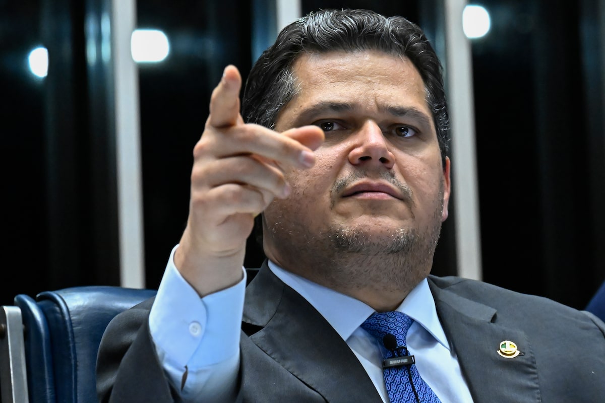 Alcolumbre diz que já há assinaturas para ‘acelerar’ PEC do fim da escala 6x1 nesta quarta