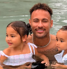 Neymar com Mavie e Mel Foto: @brunabiancardi/Instagram