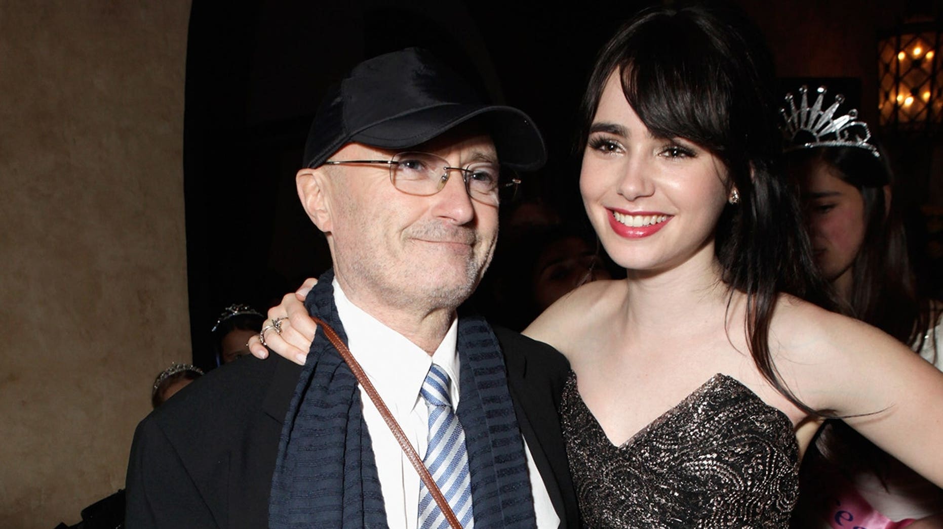 Phil Collins fala abertamente sobre falhas no casamento e arrependimentos na vida: 'Arrependo-me de meus casamentos terem desmoronado'