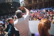 Primeiro ato de campanha de Haddad terminou em frente ao Theatro Municipal