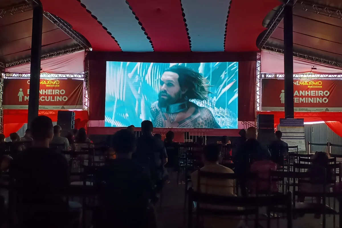 Cinemáximo Itinerante exibe sucessos de Hollywood na Estrutural