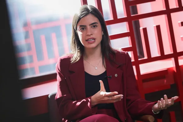 Tabata Amaral diz que eleição pode ter sofrido interferência estrangeira