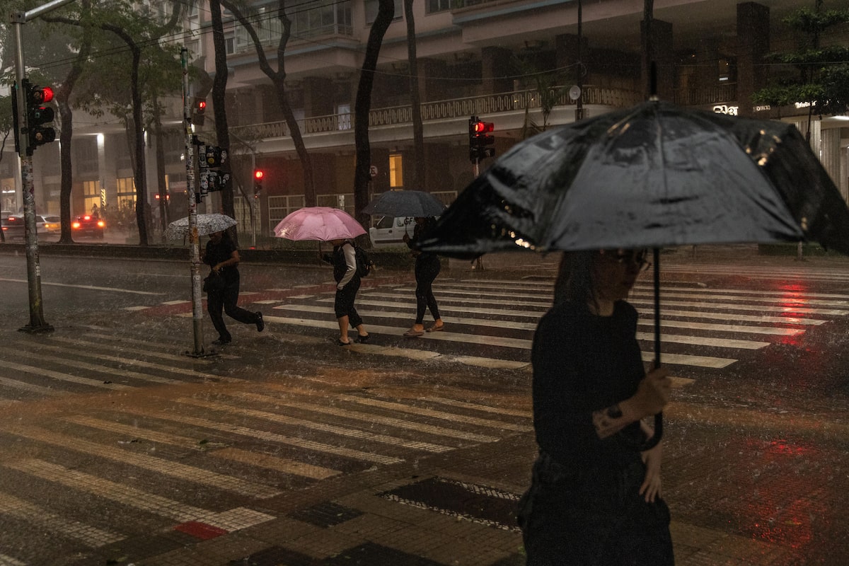 SP segue com alerta de tempestade nesta quinta após chuva causar alagamentos e morte no dia anterior
