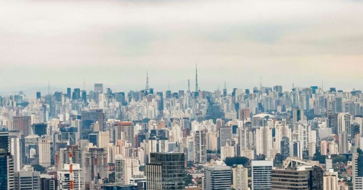 Fim do home office reduz busca por moradia no interior e impulsiona mercado imobiliário na capital paulista